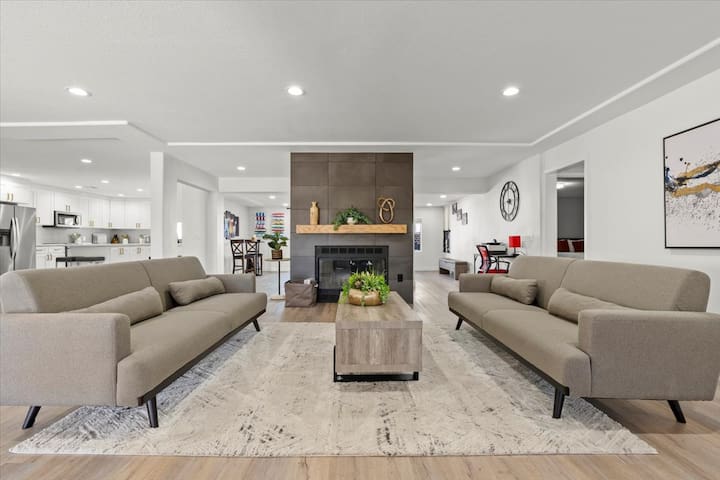 6MinsfromStrip/Airport!RVPrking!Pool/Pickleball! gallery image 4