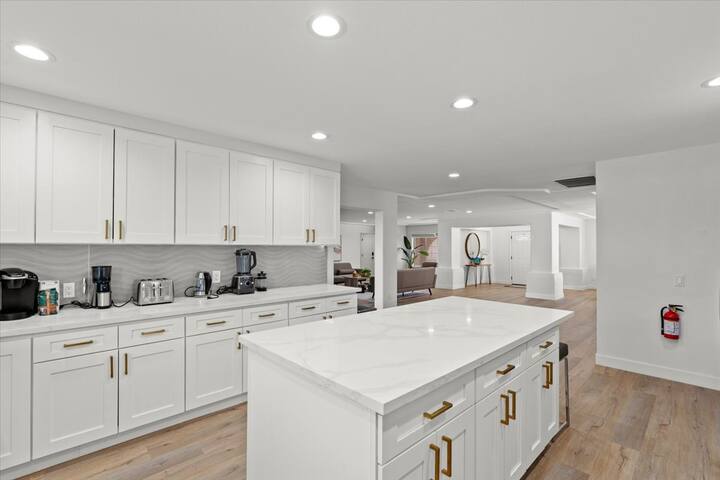 6MinsfromStrip/Airport!RVPrking!Pool/Pickleball! gallery image 5