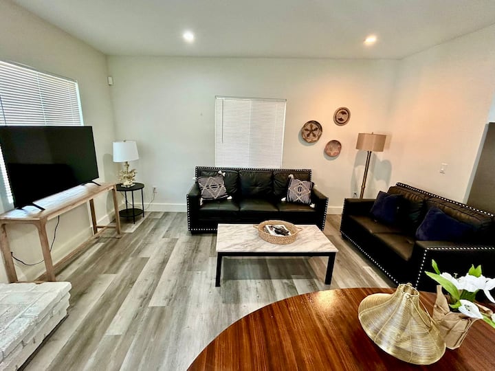 D Cheerful 4bedroom Res-house With Fire Place - Norwalk, CA