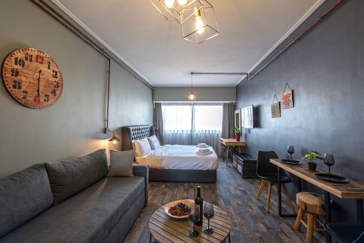 Superb Industrial Style Suite On Heart Of Athens B - Atenas