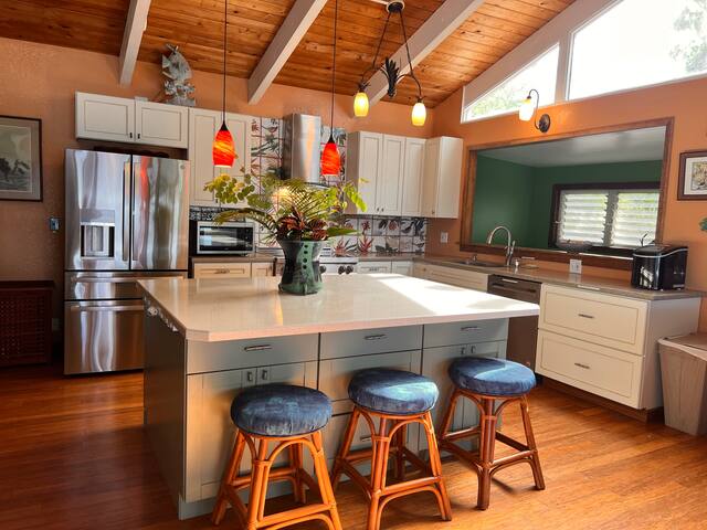 Pvt Oceanfront Home ~ 2 BR + 2 other , sleeps 10 gallery image 2