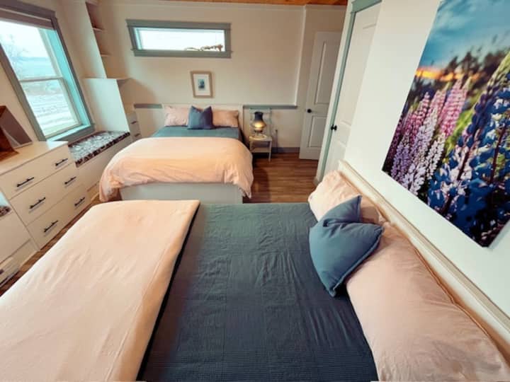 Two cozy doubles make for twice the fun! Both beds have ocean views in this large main floor bedroom.