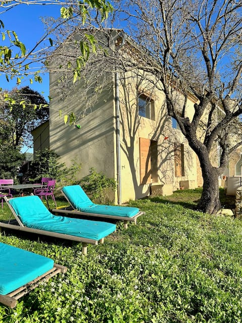 Charming little designer house in the heart of Luberon