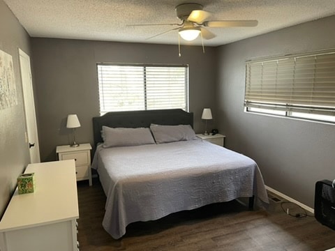 Главно ниво - брачен кревет (широк 150-179 см), кој поврзува бања со тоалет, биро. 