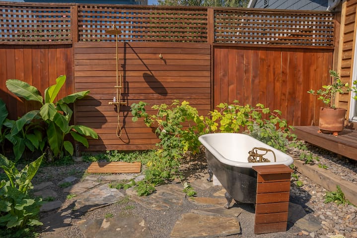 Peaceful Retreat With Sauna + Outdoor Spa gallery image 3