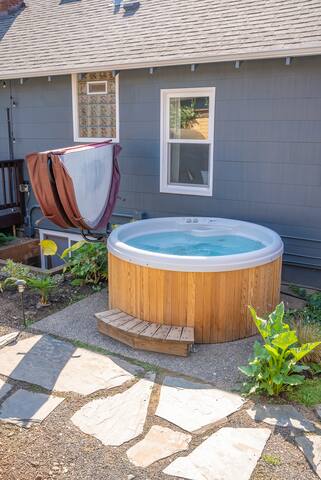 Peaceful Retreat With Sauna + Outdoor Spa gallery image 4