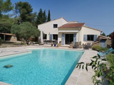 Villa pool 5 bedrooms, very quiet large grounds
