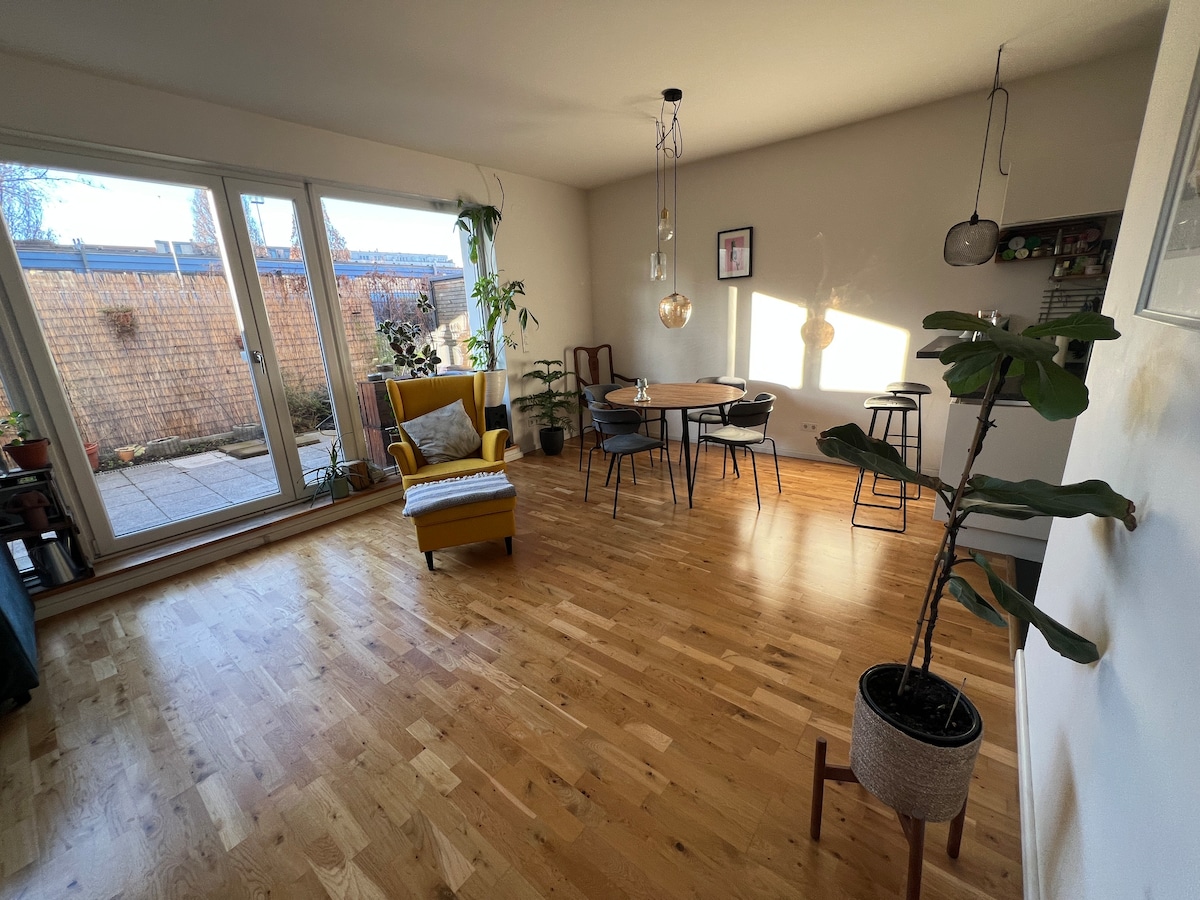 Top performing Airbnb: Maisonette in the heart of Berlin with terrace in Friedrichshain