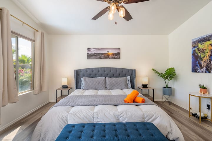 加大双人床和套内卫生间，高级品牌记忆床垫。 在庆祝活动或打高尔夫球一整天后，超级舒适！