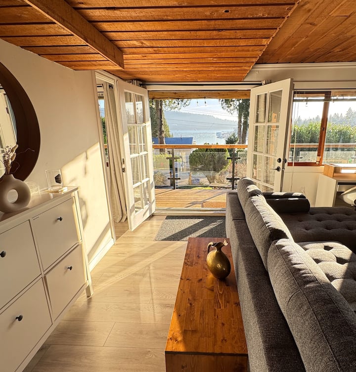 Deep Cove Ocean View Suite• Steps To Beach/hiking - British Columbia
