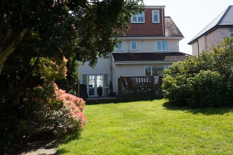 Spacious 5 bedroom home - close to Mumbles