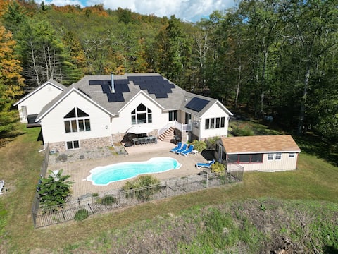 Secluded hilltop getaway | heated pool + hot tub