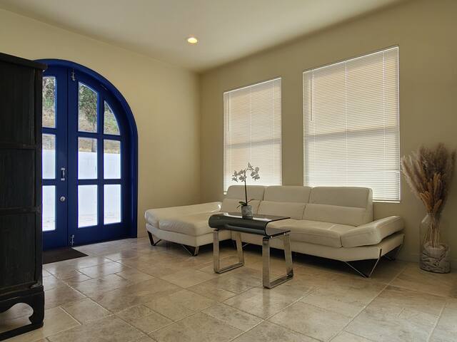 Laurel Canyon view with beautiful Swimming Pool gallery image 4