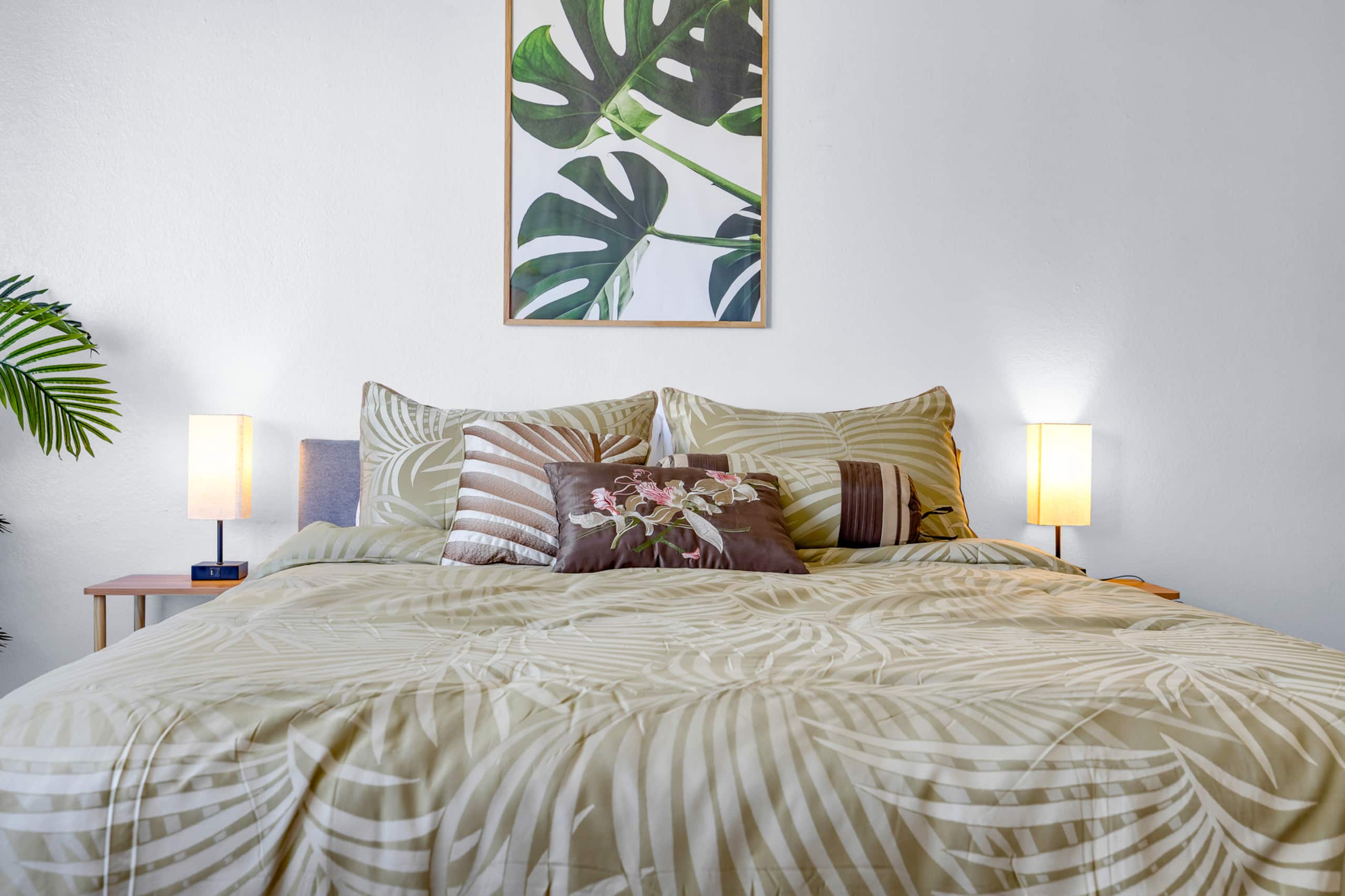 Condo in Honolulu · ★4.79 · Studio · 1 bed · 1 private bath - Image 4