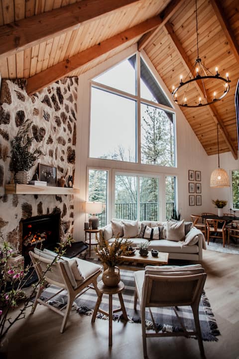 Tranquil Cabin Nestled in the Wood, Nature Retreat