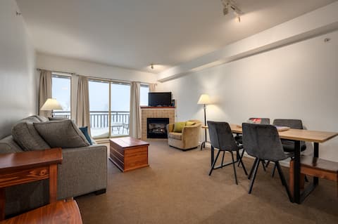 Top performing Airbnb: Ski-in-ski-out 1 bed in Bear Lodge, Mt Washington in Comox Valley C (Puntledge Black Creek)