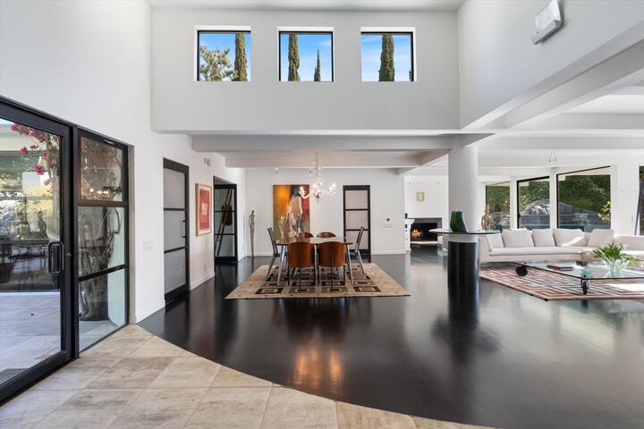 Beverly Hills Luxury 4 BED /5 Bath w/ STAFF gallery image 5