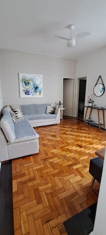 Lindo! 2 quartos no Leblon, pertinho da Praia!