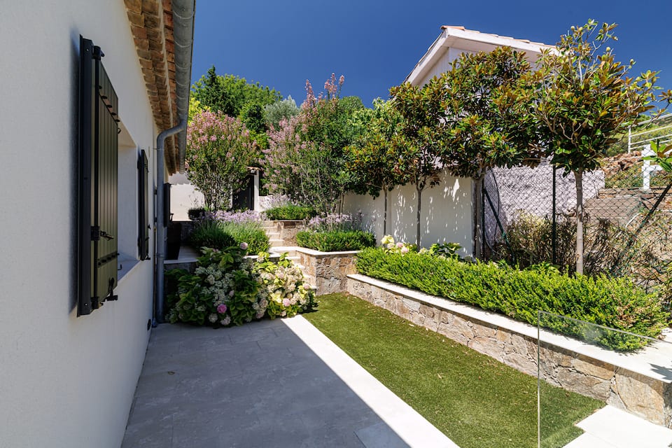 Villa Hedone, a garden villa above the sea at Anthéor, Anthéor, Saint-Raphaël, France, photo 2 of 10