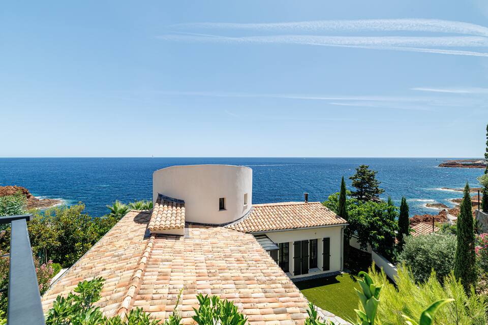 Villa Hedone, a garden villa above the sea at Anthéor, Anthéor, Saint-Raphaël, France, photo 8 of 10