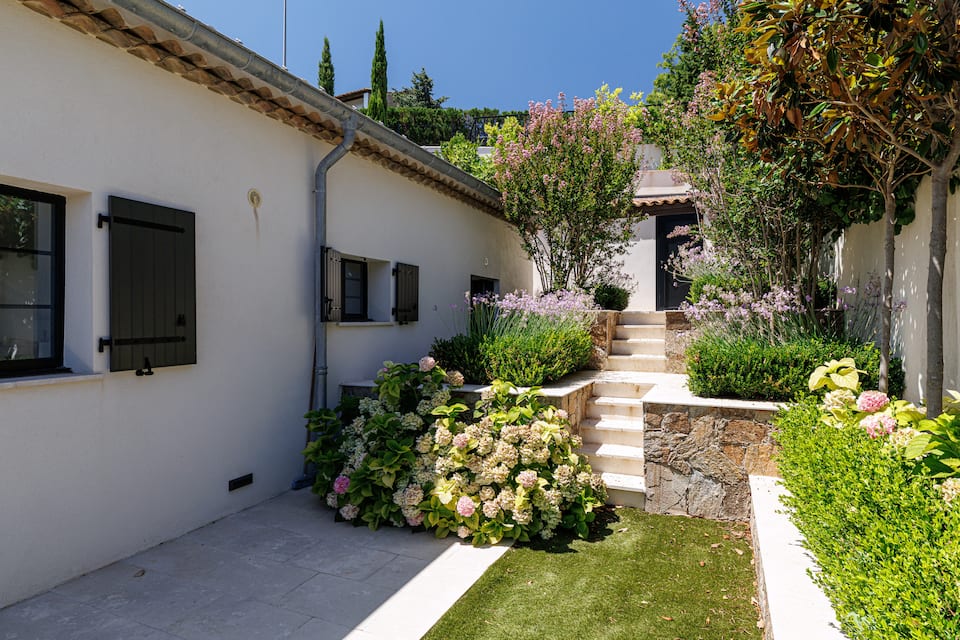 Villa Hedone, a garden villa above the sea at Anthéor, Anthéor, Saint-Raphaël, France, photo 3 of 10