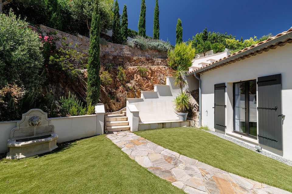 Villa Hedone, a garden villa above the sea at Anthéor, Anthéor, Saint-Raphaël, France, photo 1 of 10