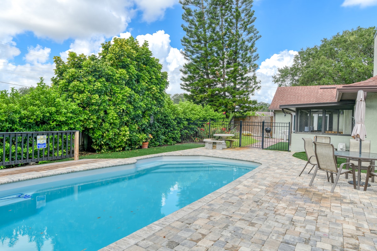 Sail Away- Heated Pool, Near Beach, Foosball Table