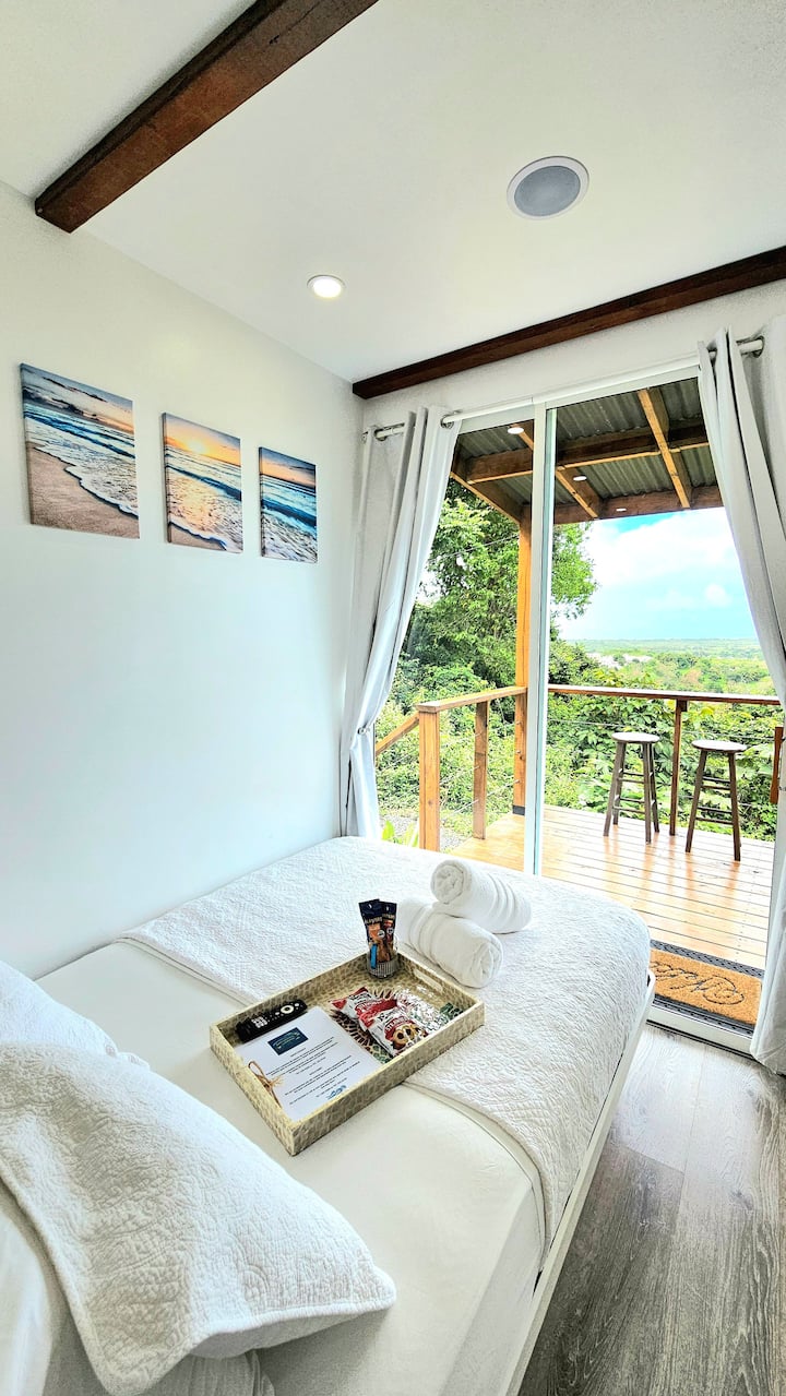 วิวทะเลที่งดงามจากเตียงของคุณ