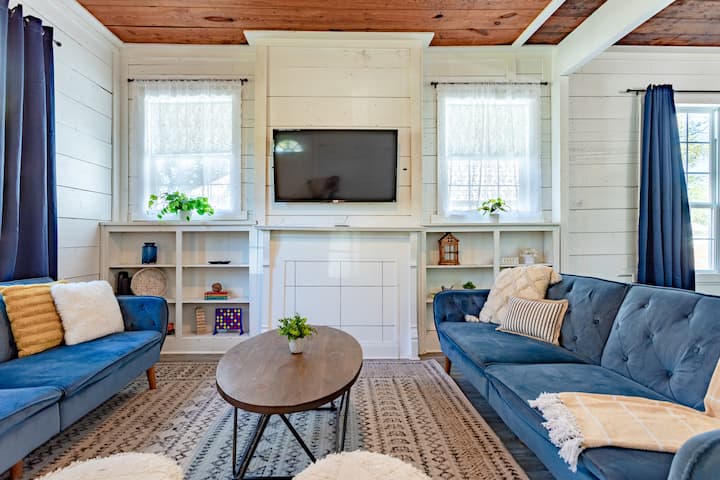 The Shiplap Cottage: 9min To Silos/downtown/baylor - Waco, TX