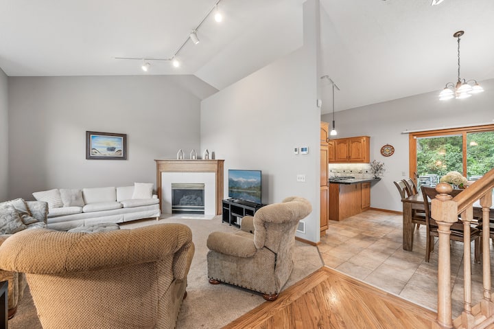 Bunker Hills House|2 Kitchens + Garage + Deck - Blaine, MN