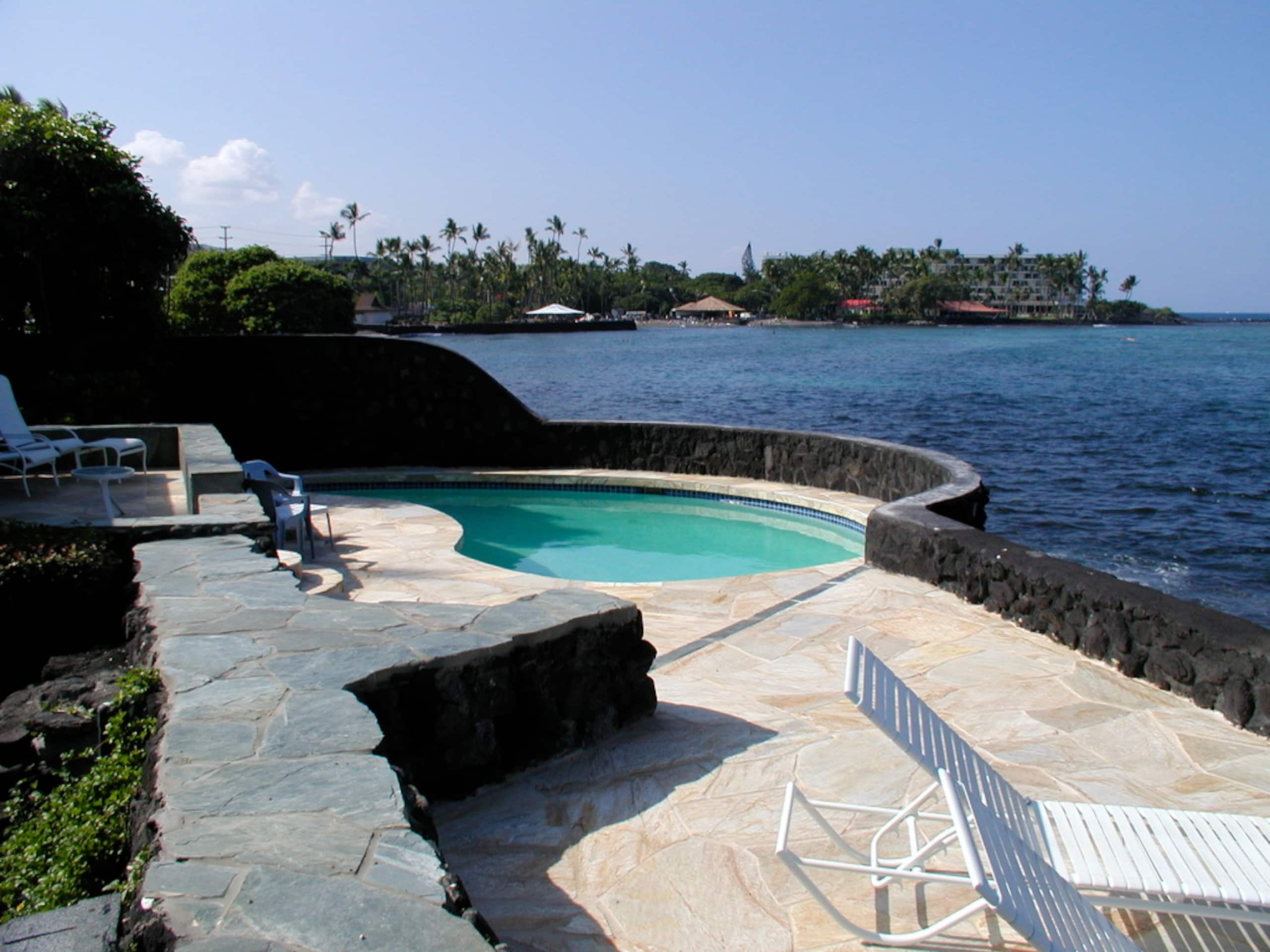 Home in Kailua-Kona · ★4.9 · 2 bedrooms · 3 beds · 2 baths - Image 3