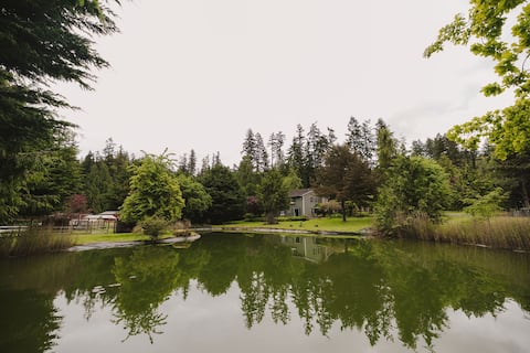 Expansive Langley Retreat @ Crawford House