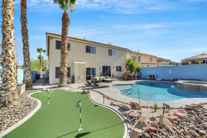 Amazing pool/location/strip/hike/ endless choices gallery image 3