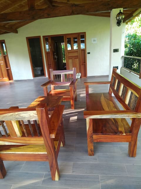 Top Airbnb: Beautiful farmhouse with a pool near the river. in Cocorná
