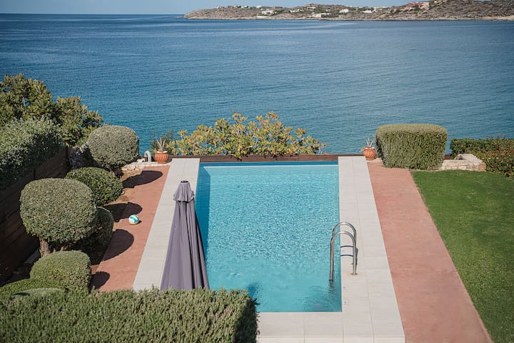 Villa Niba-Just a breath from the Sea!