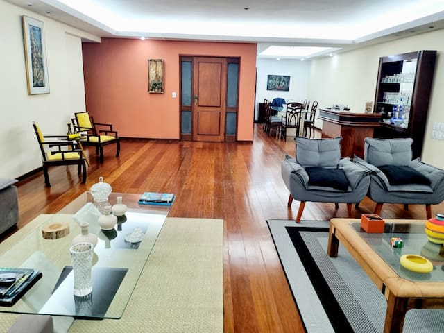 Apartamento espetacular 2 quadras o mar Copacabana