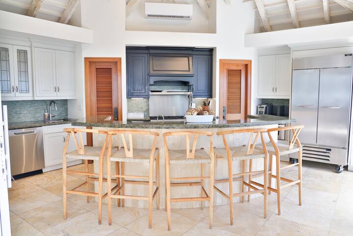 Turtle Breeze – Fully Staffed Beachfront Villa