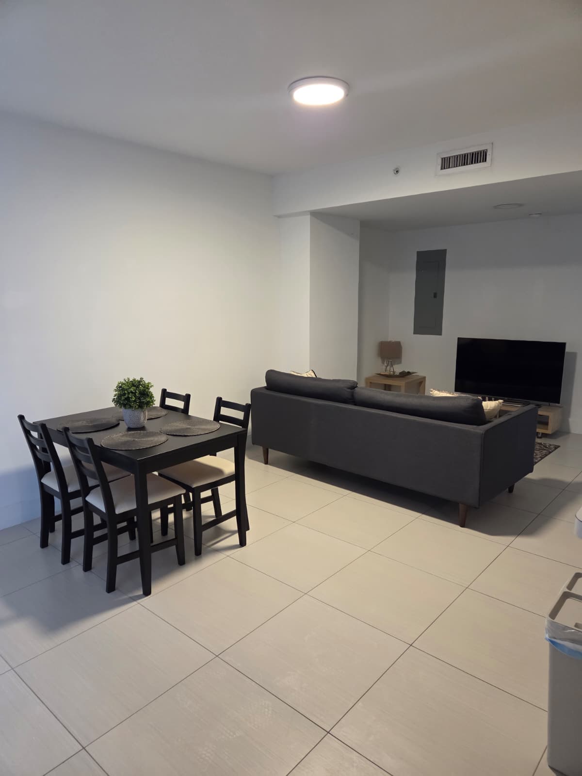Top performing Airbnb: APT404- Modern Miami Apt Near Hospitals & Downtown in Civic Center