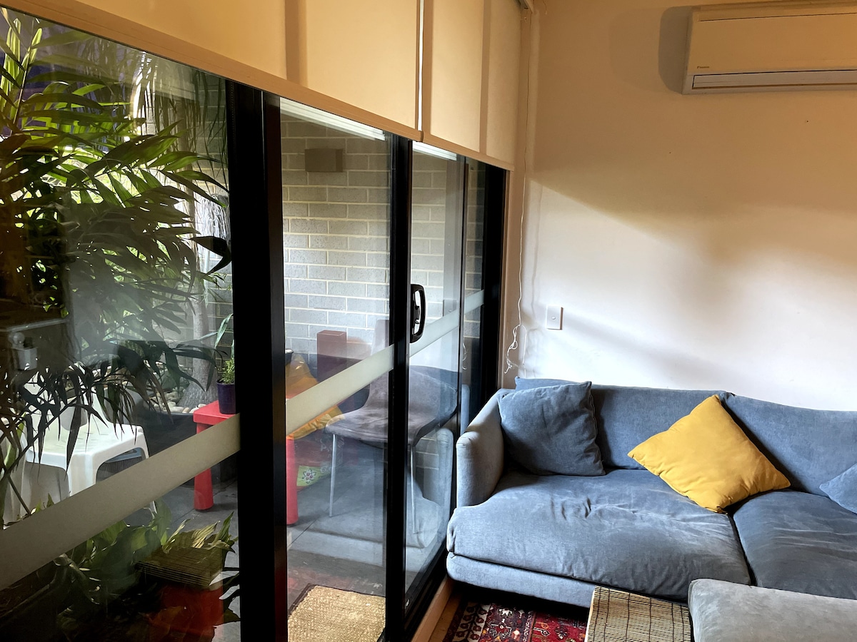 Top Airbnb: St Kilda Convenience in St Kilda