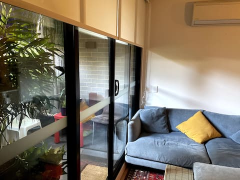Top Airbnb: St Kilda Convenience in St Kilda