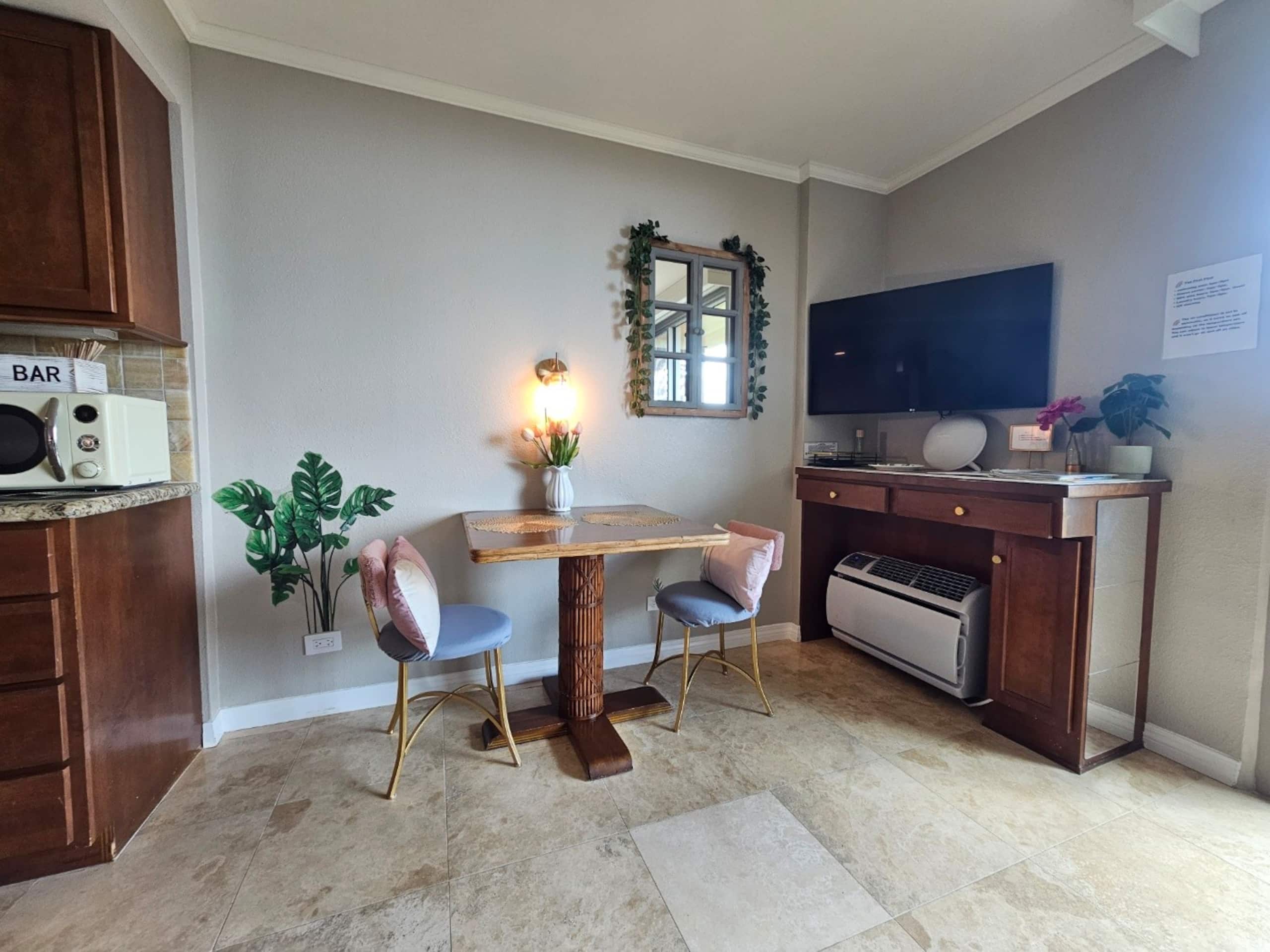 Hotel in Honolulu · ★4.94 · 1 bedroom · 2 beds · 1 private bath - Image 3