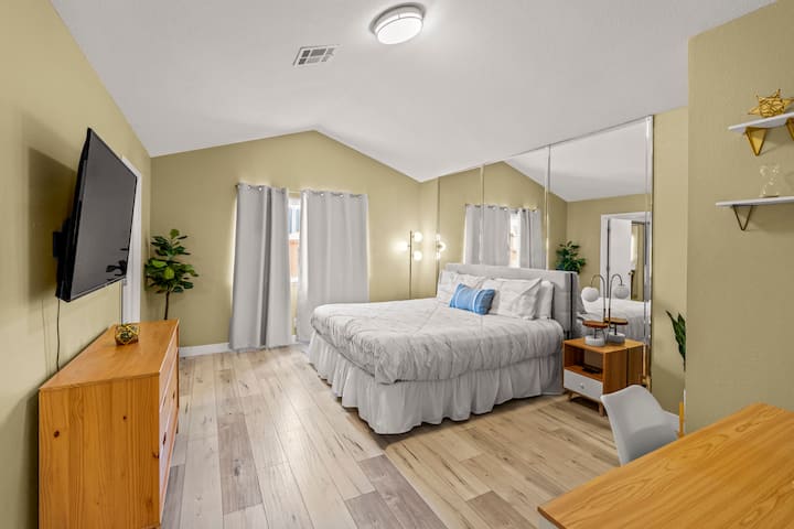 Chumba cha kulala cha King cha ghorofani