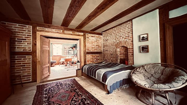 Blick ins zweite Schlafzimmer. Hier steht das Queensize Doppelbett 140cm x 200cm.