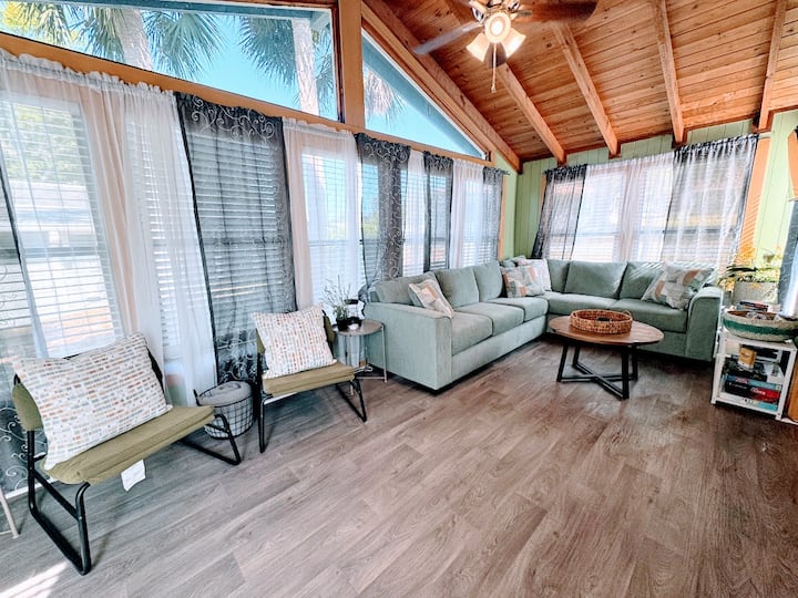 Pumba's Place - Fun, Lake, Pool- No Cleaning Fees! - Clermont, FL