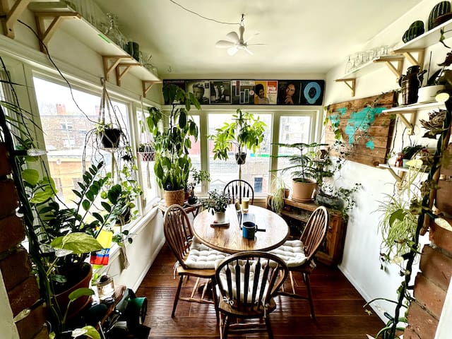 Spacious Entire 2-Bedroom Apartment with Sun Room gallery image 2