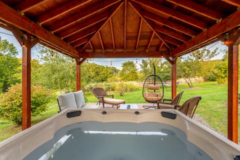 Hot Tub - Game Room - Fireplace - Pool - Country
