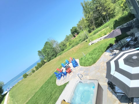 Scenic Waterfront 4BR – Hot Tub/Sleeps 12/Bonfire