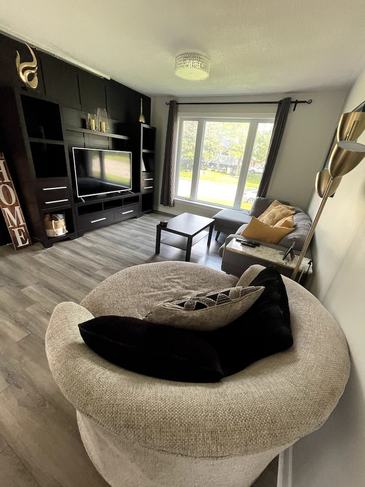 Cozy Home Close To Public Beach And Downtown - Orillia