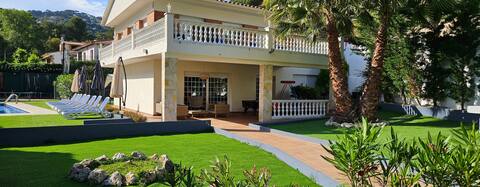 Villa Ainara luxury,with sports area Lloret de mar