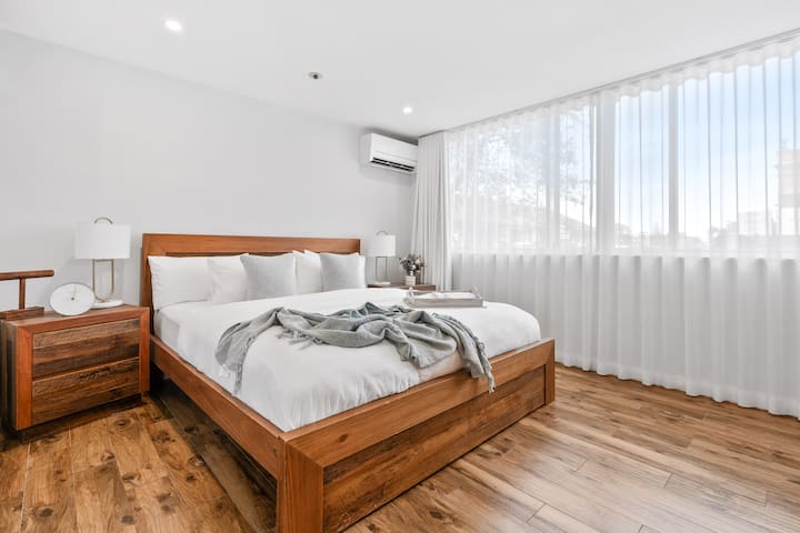 Bondi Breeze Apartment
